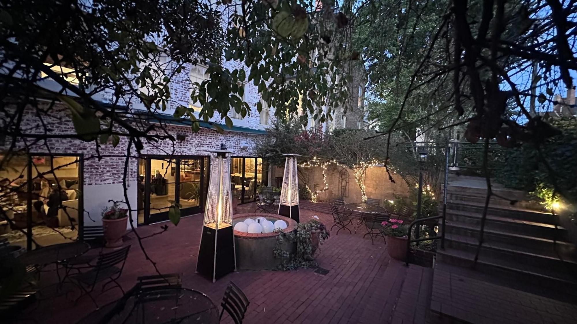 Ironclad Inn And Bourbon Room Fredericksburg Exterior foto